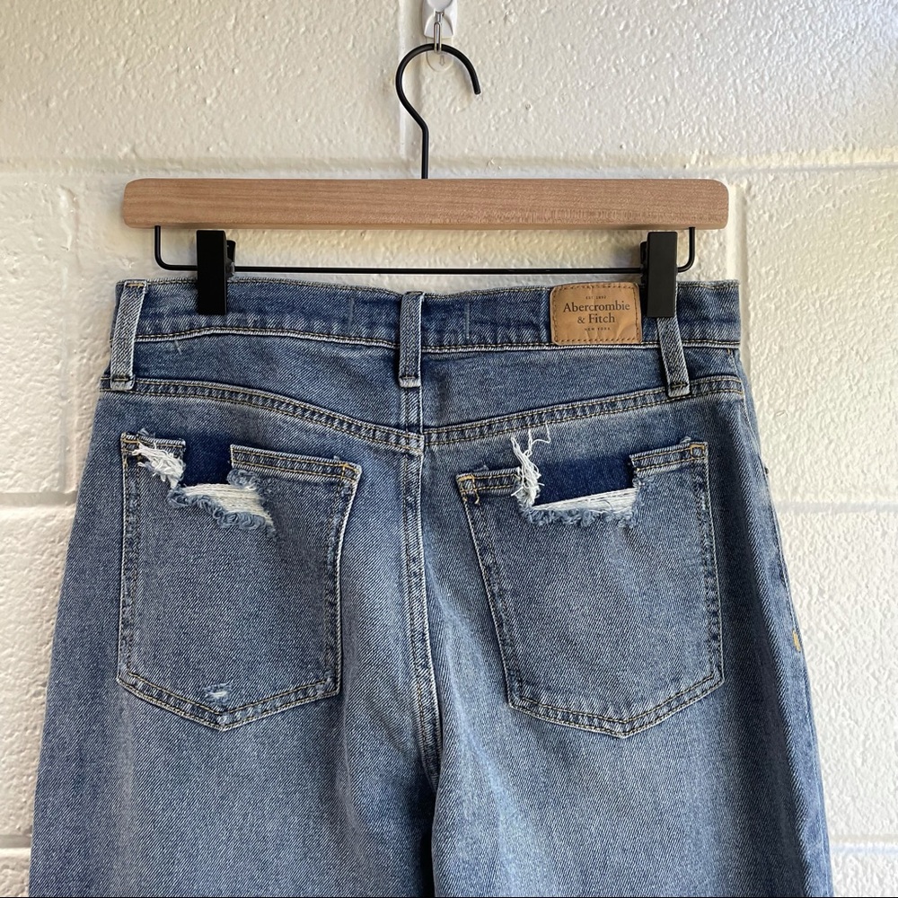 NWT Abercrombie & Fitch Mom Jeans Medium Wash Distressed Ripped 6 Short 28 - Picture 5 of 7